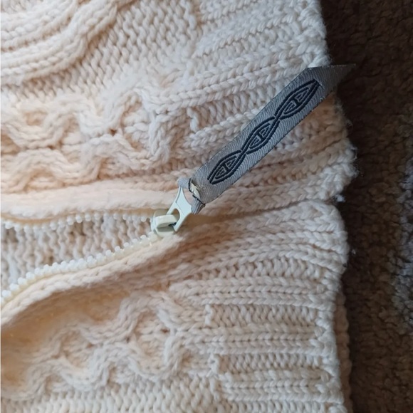 Never Worn Aran Crafts Merino Wool Sweater - Subtle Beauty in Beige/Ivory - Picture 6 of 16